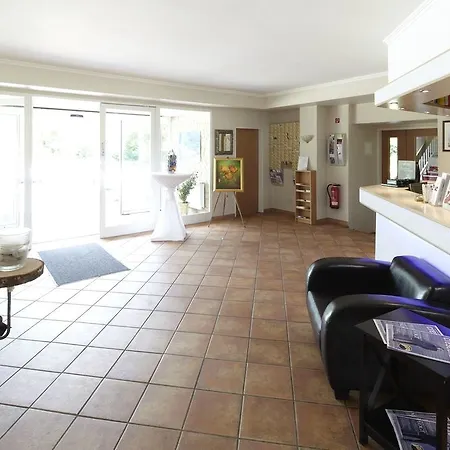 Отель Seehotel Schwanenhof Мельн
